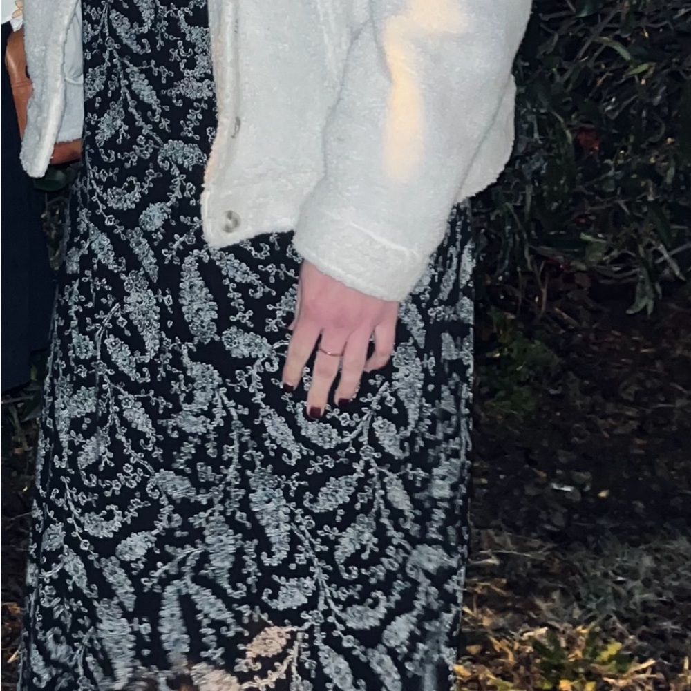 Fun black & white paisley maxi dress!